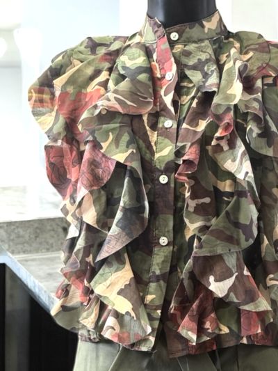CAMICIA SMANICATA CON VOLANT